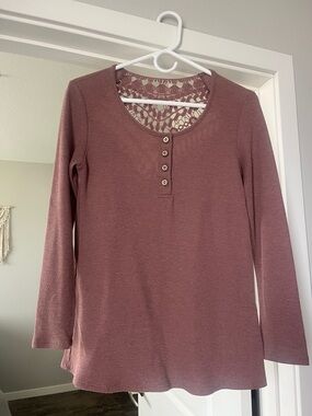 7th Ray Mauve Long-Sleeve Henley with Lace Yoke